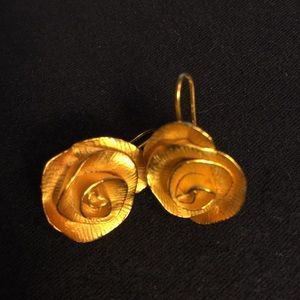 Rose drop earrings.
